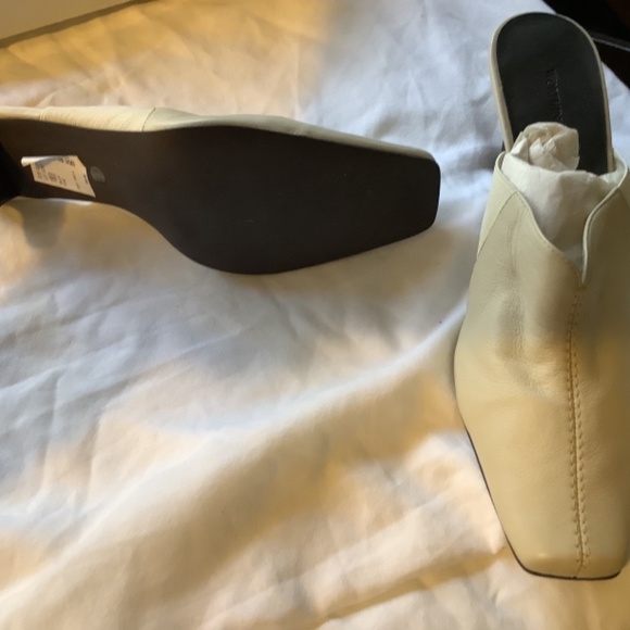 Shoes - Picture 6 of 7